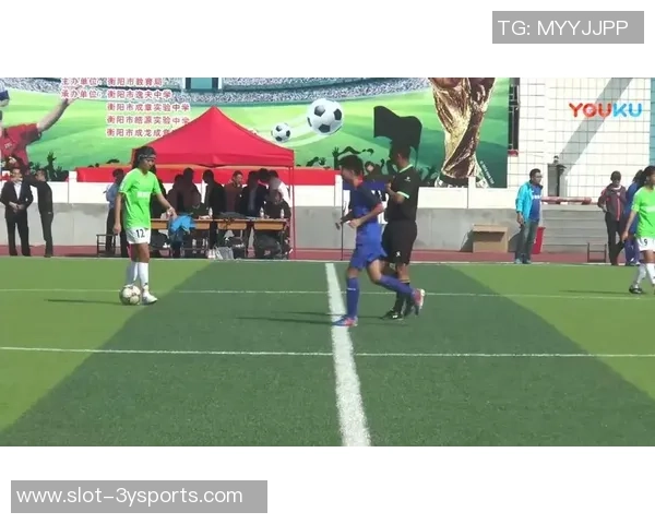 爆笑足球2013带你领略足球场上的幽默与疯狂瞬间